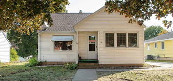 624 Broad St, Reinbeck, IA 50669