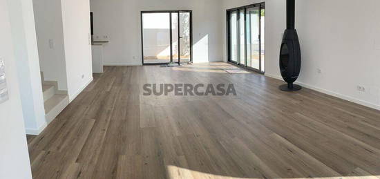 Casa tradicional T4 em Amora de 174,00 m²