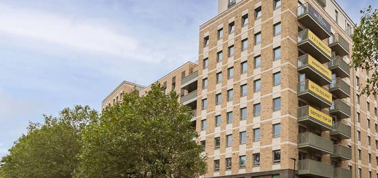 Flat for sale in The Silverton, Royal Docks E16