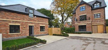 2 bedroom detached house