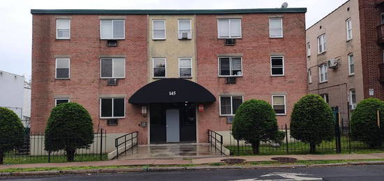 Sisson West Apartments, Hartford, CT 06105