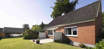 Charmantes Einfamilienhaus mit großzügigem Garten und Carport zur Vermietung