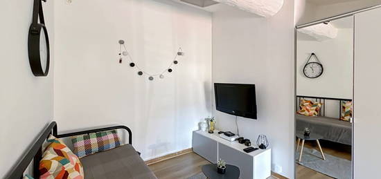 Studio meublé  à louer, 1 pièce, 19 m², Étage 3/3