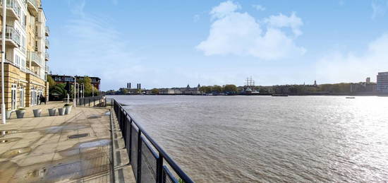 Flat for sale in St. Davids Square, Docklands, London E14