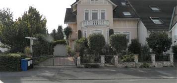 Sehr schönes, geräumiges Haus mit fünf Zimmern und kleinem Garten in Dortmund Wellinghofen