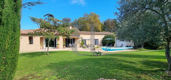 Villa sur parc arboré avec piscine et dépendances à Saint-Didier