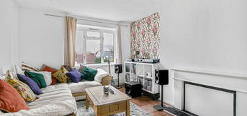 Triplex for sale in Allfarthing Lane, London SW18