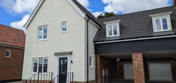 3 bedroom link detached house for sale