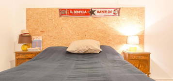 34054 - Quarto com cama de casal em apartamento...