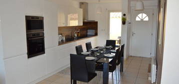 Maison meublée T4 + garage + parking privé + terrasse, patio et jardinet - Location à l’année – proche écoles - Marseillan