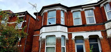 Flat for sale in High Road, Portswood, Southampton SO16