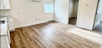 161 Nevers Rd #1, Lincoln, NB E3B 8R4