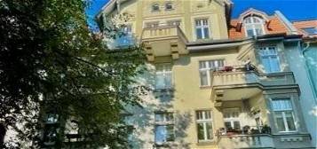 Helle sanierte 2-Raum Wohnung in Stadtfeld mit Balkon.