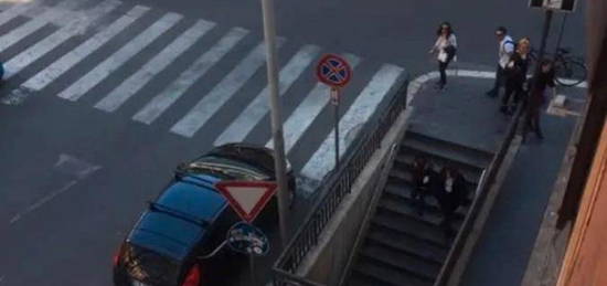 Sopra metro A Re di Roma singola libera