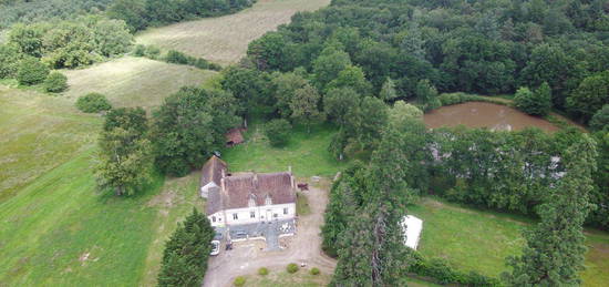 Maison de maître avec étang sur 15 ha