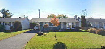 18 Charing Rd, Ottawa, ON K2G 0Z5