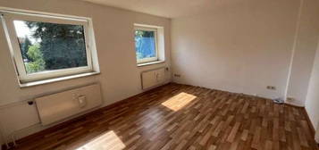 * Handwerker aufgepasst! 2 Kaltmieten für Renovierungsarbeiten! 2-Zimmer-Wohnung mit Balkon *