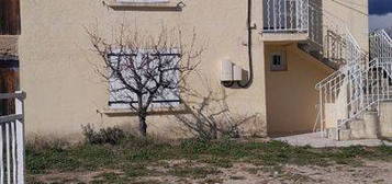 Location haut de villa meuble la tour d'aigues