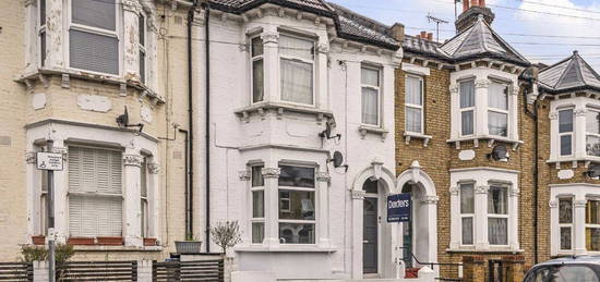 Flat for sale in Wendover Road, London NW10