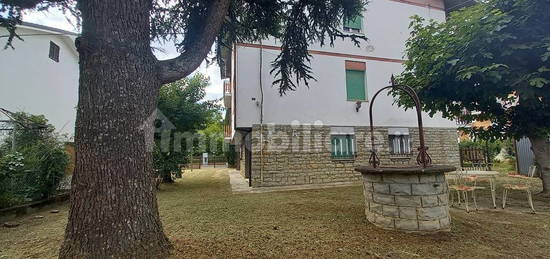 Villa bifamiliare, buono stato, 176 m², Centro, Castrocaro Terme e Terra del Sole