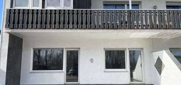 Freundliche und vollst. renovierte 2-Raum-Terrassenwohnung mit geh. Innenausstattung mit Balkon