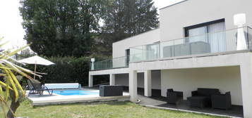 LONS-LE-SAUNIER (39), À VENDRE MAISON CONTEMPORAINE 122 M², PISCINE, TERRAIN 604 M²