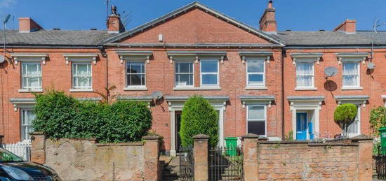 5 bedroom terraced house