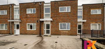 3 bed maisonette to rent