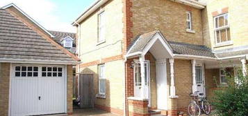 Flat to rent in Honnor Gardens, Isleworth TW7