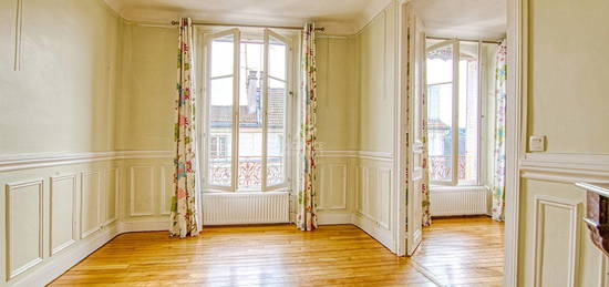 Versailles Saint-Louis Appartement 2/3 pièces  59 m²  situé au 3 -ème étage avec grenier et cave