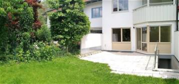 5 Zimmer Reihenmittelhaus mit großer Einzelgarage + Außenstellplatz und kleinem Garten, in ruhiger Lage, 85635 Höhenkirchen!