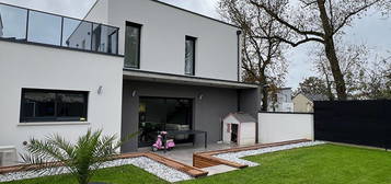 Maison de 4 chambres dont une au rez de chaussée à Trélazé avec jardin et garage