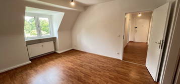 **TOP**frisch gestrichene 3 Zimmer Dachgeschosswohnung! **2x Badezimmer!**