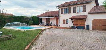 Belle Maison au calme avec un grand garage et Piscine