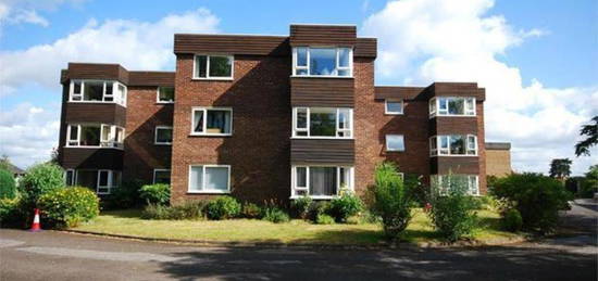 Flat to rent in Rivermount, Walton-On -Thames, Surrey KT12