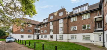 3 bed flat to rent