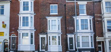 6 bedroom terraced house