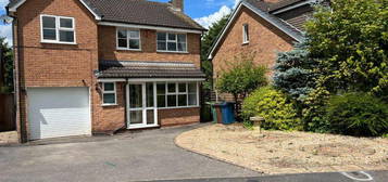 4 bedroom detached house to rent