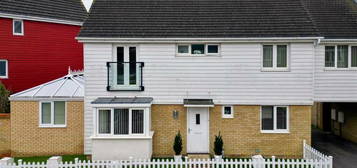 5 bedroom link detached house