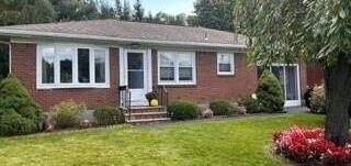 2 Deerwood Dr, Albany, NY 12205