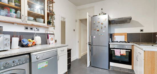 Flat to rent in Waterloo Terrace, Islington, London N1