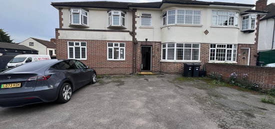 7 bed detached house to rent