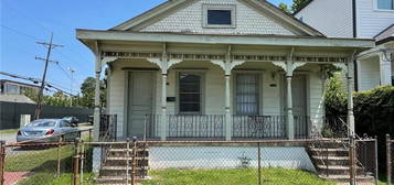 5335 Laurel St, New Orleans, LA 70115