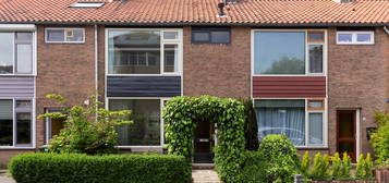 A.J. van Reststraat 18