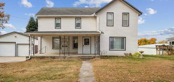 302 N  Chestnut St, Edgewood, IA 52042