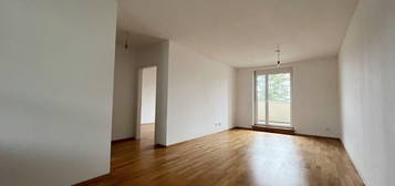 Perfekte SINGLE oder PÄRCHENWOHNUNG mit traumhaften BALKON! Ab sofort verfügbar! Haustiere erlaubt!