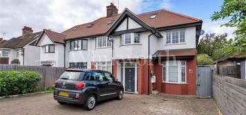 Flat for sale in The Vale, London NW11