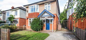 5 bedroom detached house