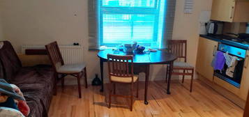 2 bed flat to rent