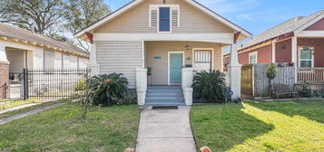 4419 Avenue Q 1/2, Galveston, TX 77550